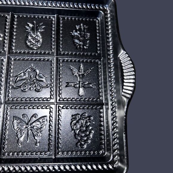 Nordic Ware English Shortbread Pan 9x9 Inches, Non-Stick - Picture 4 of 8